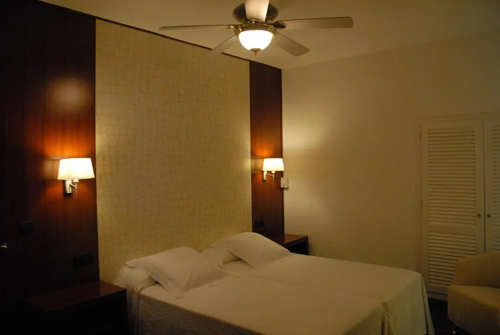 Room, Hotel Grifeu, Costa Brava