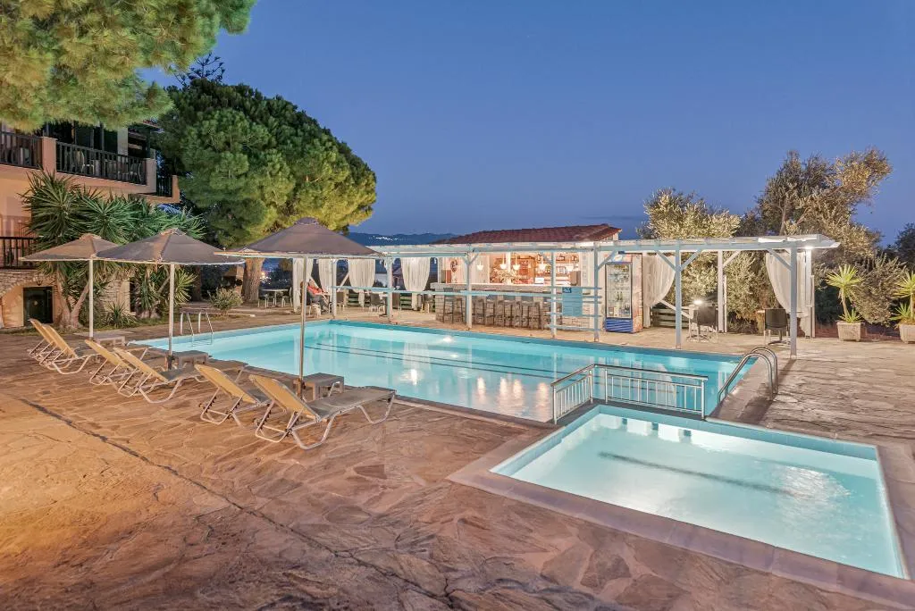 Pool, Ledra, Samos