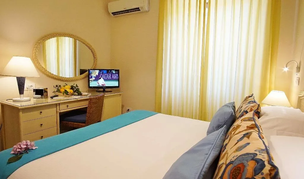 Room, Grand Hotel Aminta, Naples