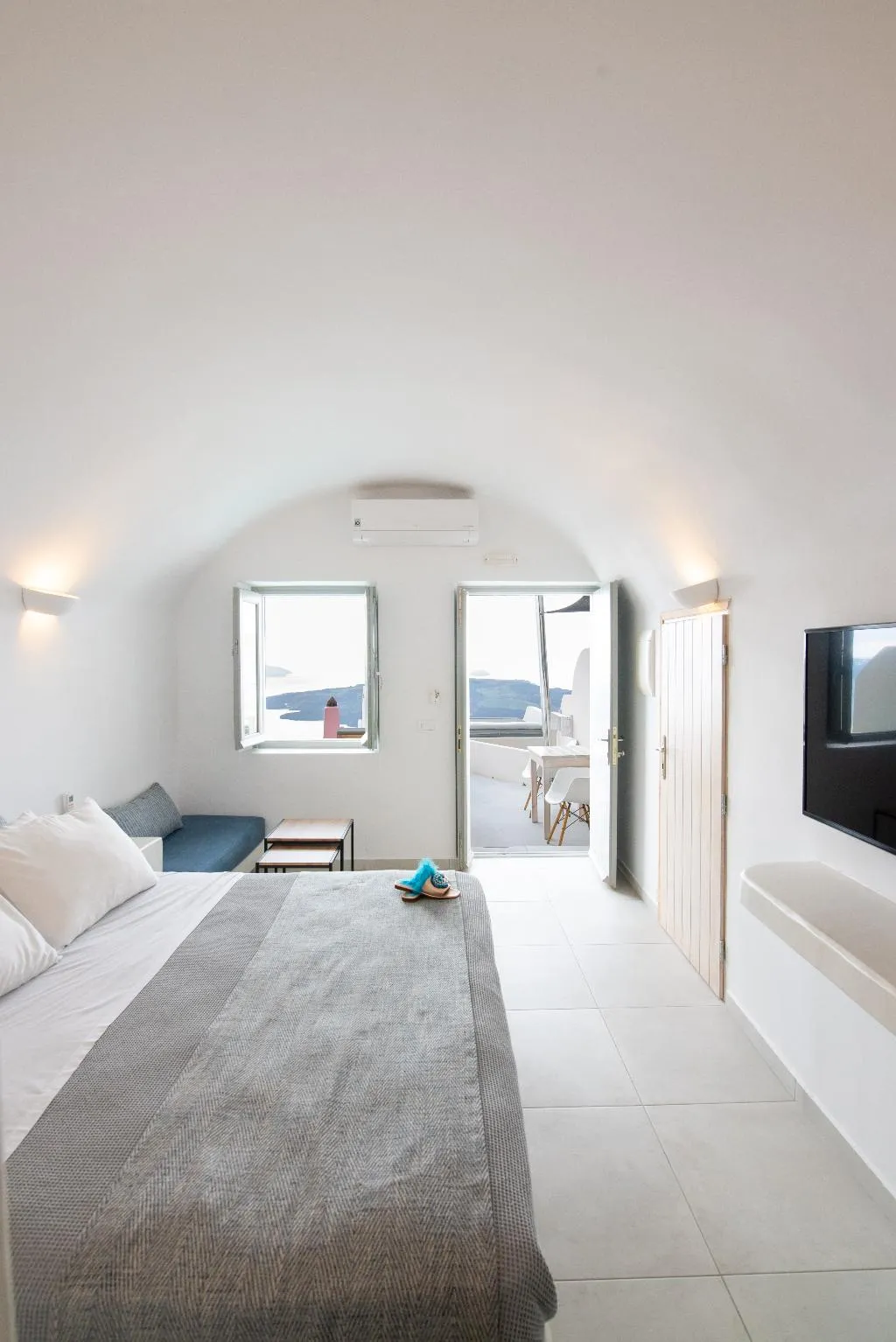 JUNIOR SUITE WITH JACUZZI Room, Caldera Cliff Illusion Suites, Santorini
