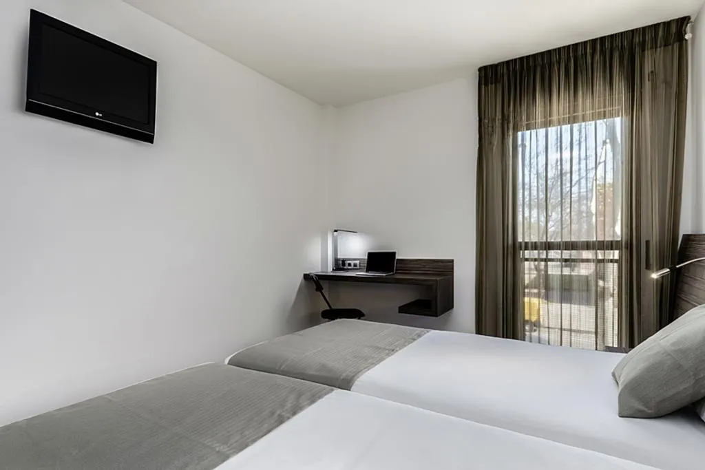 Room, HC Mollet Barcelona, Barcelona