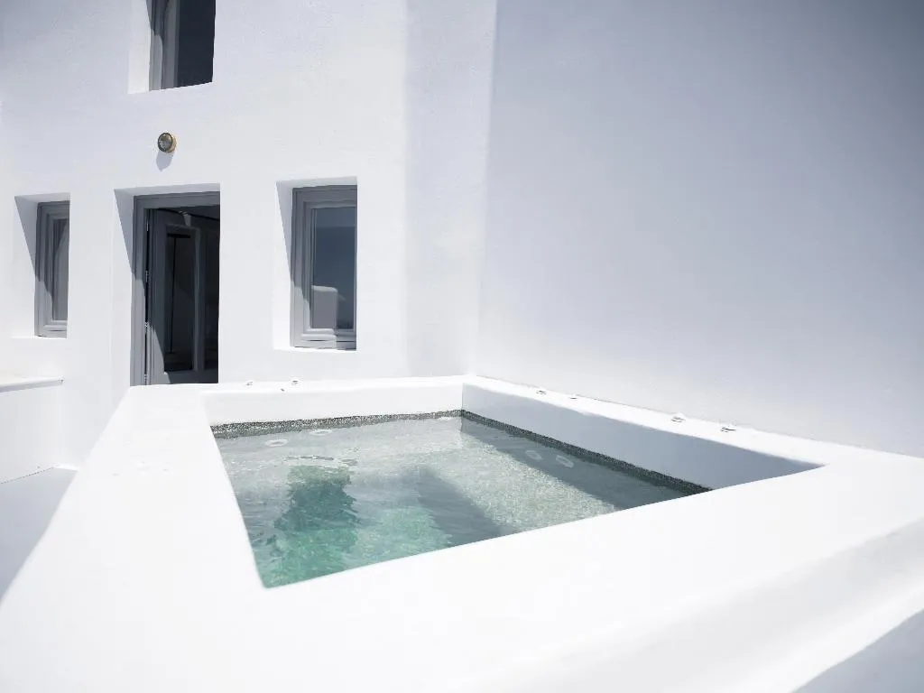 DOUBLE WITH JACUZZI Room, IKIES Santorini, Santorini