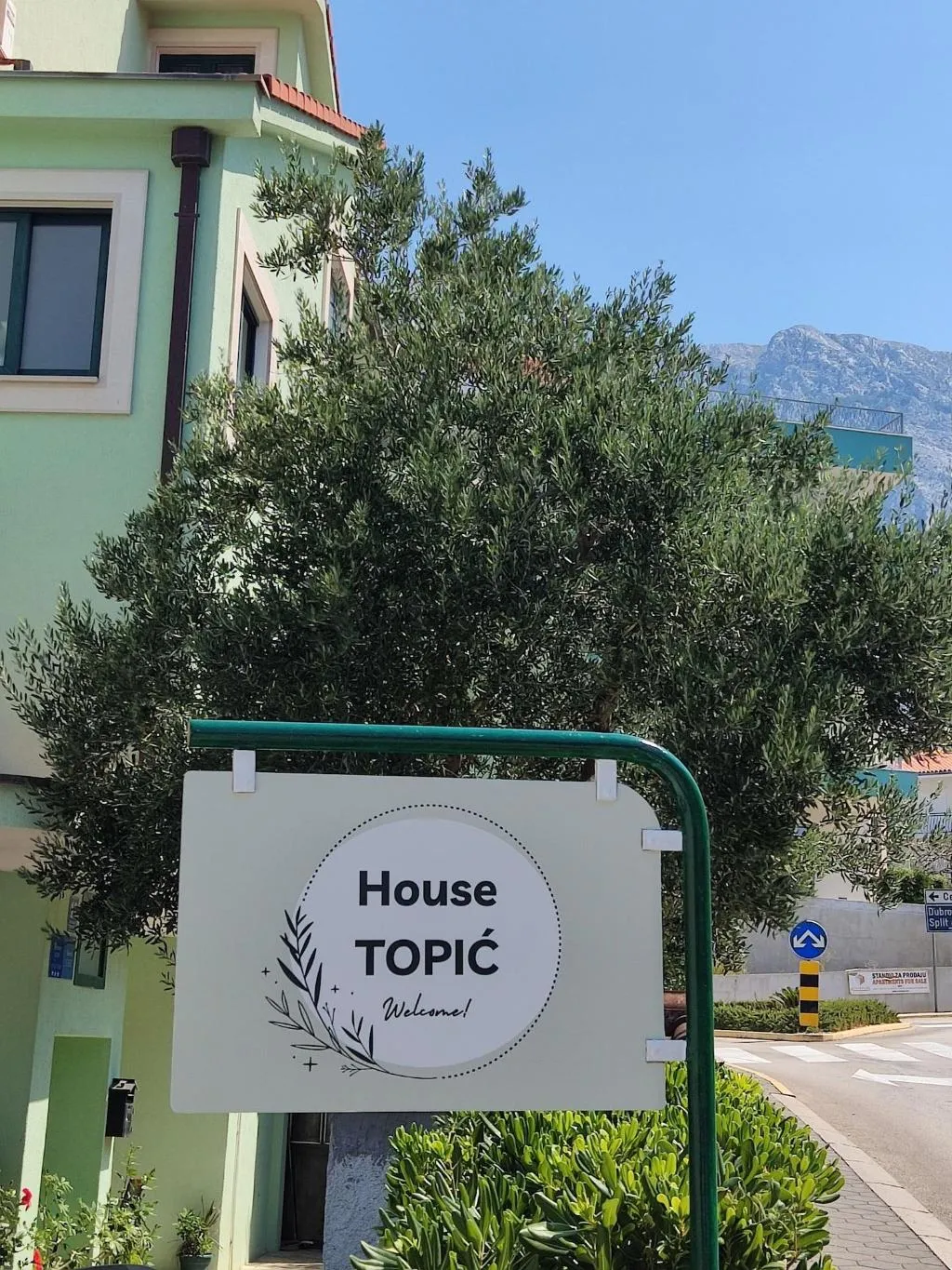 General view, House Topic, Split
