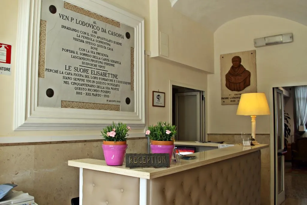 Lobby, Sisters' Hostel, Naples
