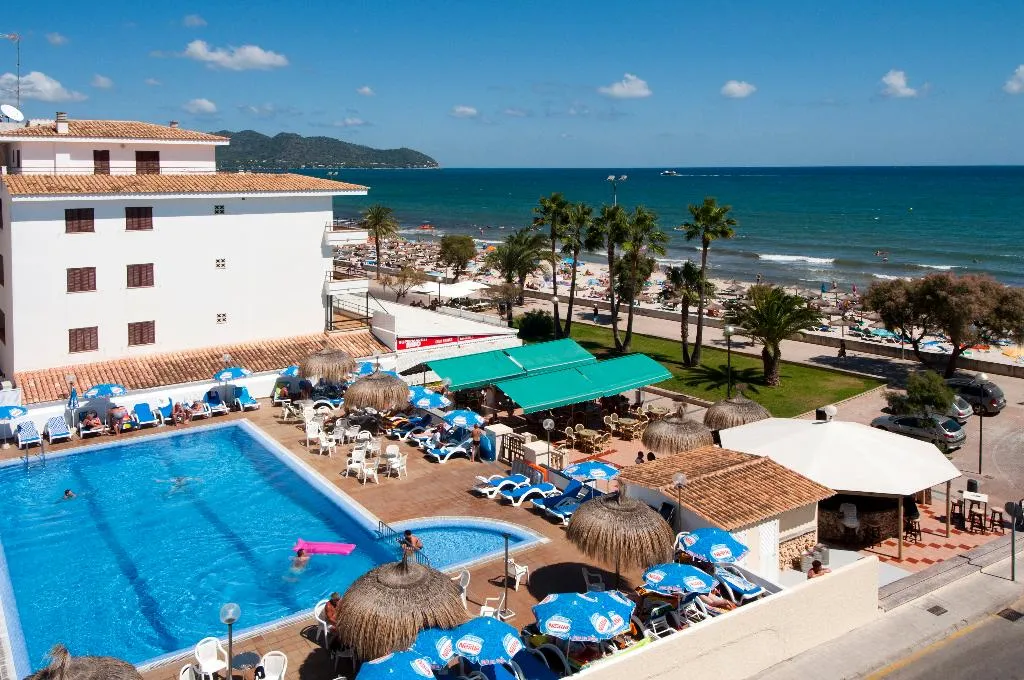 Pool, R2 Veronica, Majorca