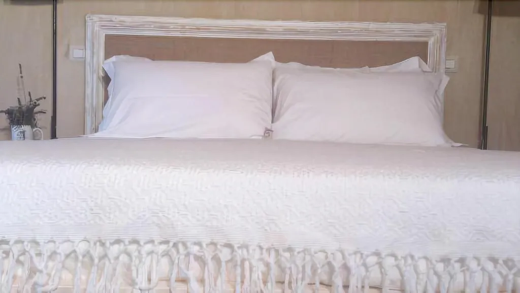 Room, Riserva Del Noce, Catania