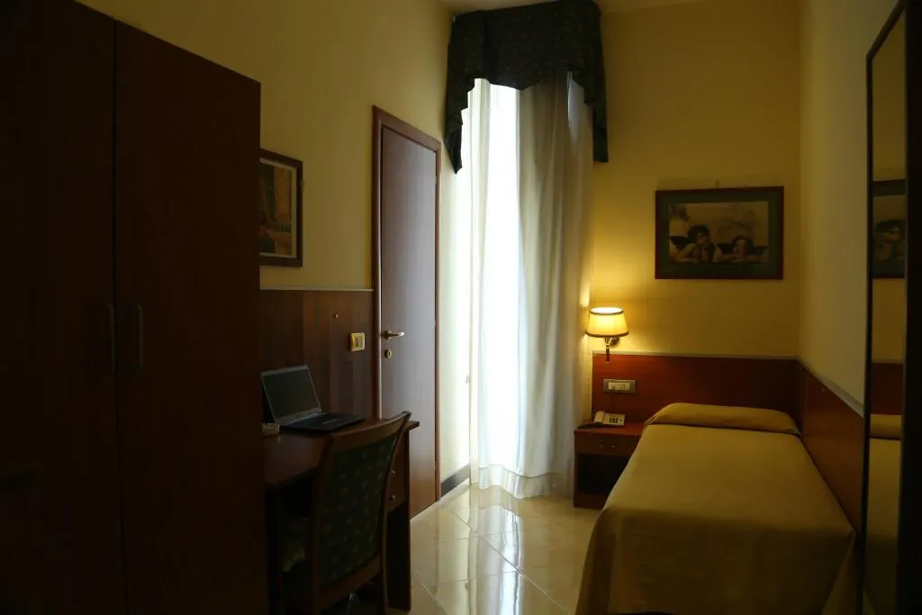 SINGLE STANDARD Room, Hotel Nettuno, Naples