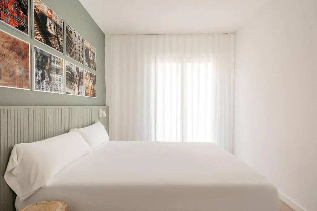APARTMENT DELUXE Room, Europa Apartments, Barcelona