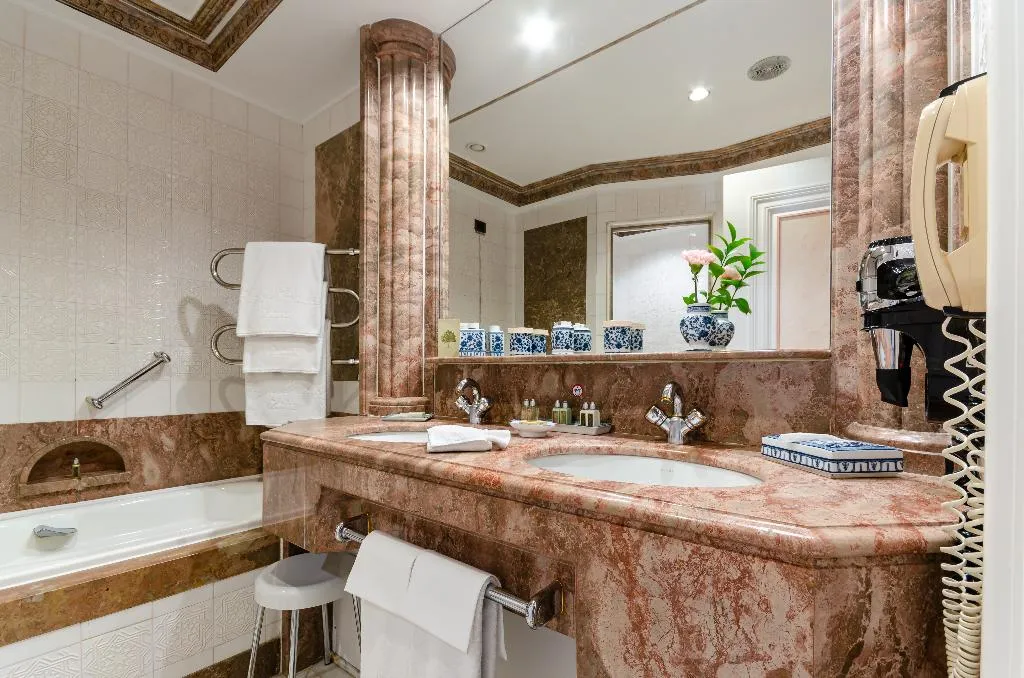 Double or Twin DELUXE Room, Olissippo Lapa Palace, Lisbon