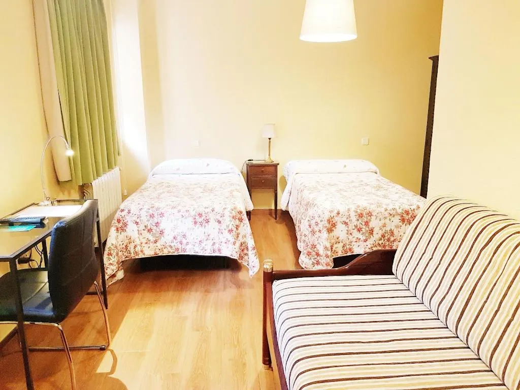 Room, Hostal Puerta Bonita, Madrid