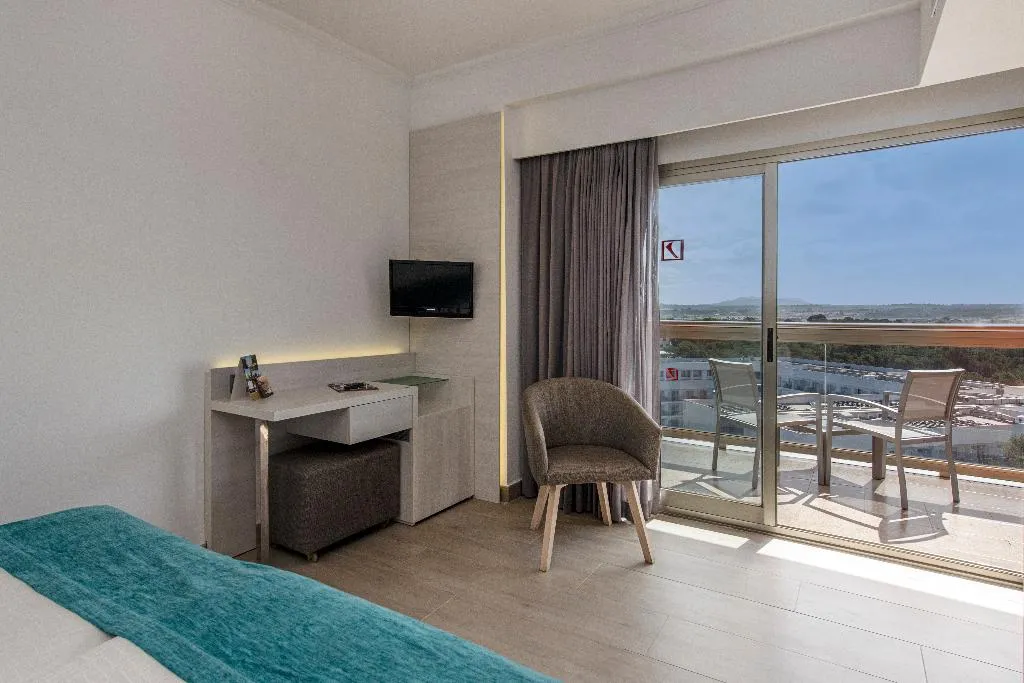 Room, Obelisco, Majorca