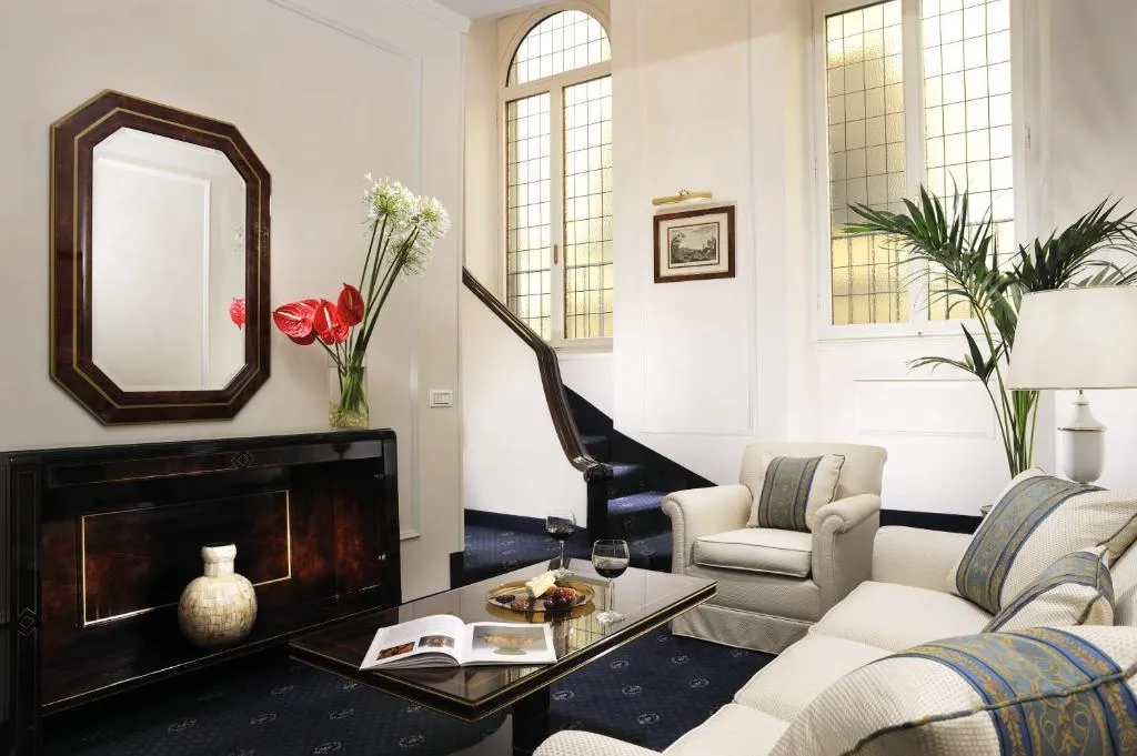 SUITE ONE BEDROOM TWO BATHROOMS Room, De la Ville, Florence