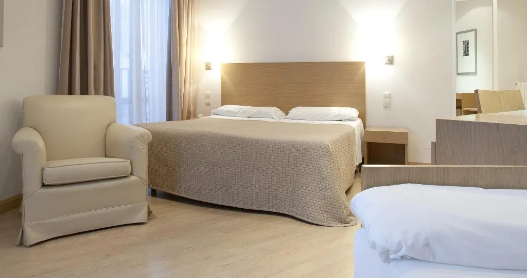 TRIPLE STANDARD Room, Regente, Madrid