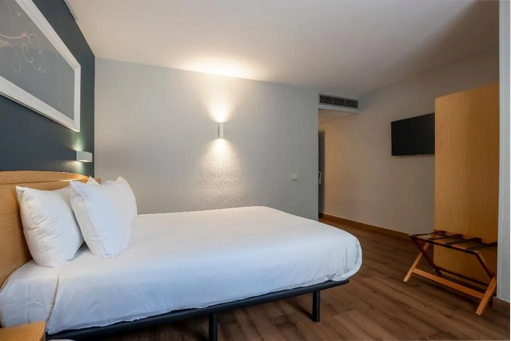 DOUBLE STANDARD Room, Travelodge Alicante Puerto, Costa Blanca