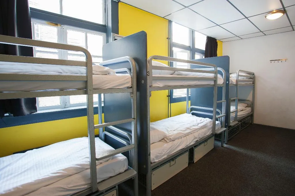 Bed in dormitory STANDARD Room, Flying Pigs Downtown Hostel Amsterdam, Amsterdam