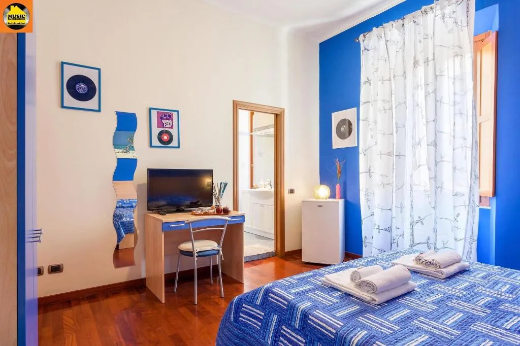 Room, Music Guesthouse Bed And Breakfast, Naples