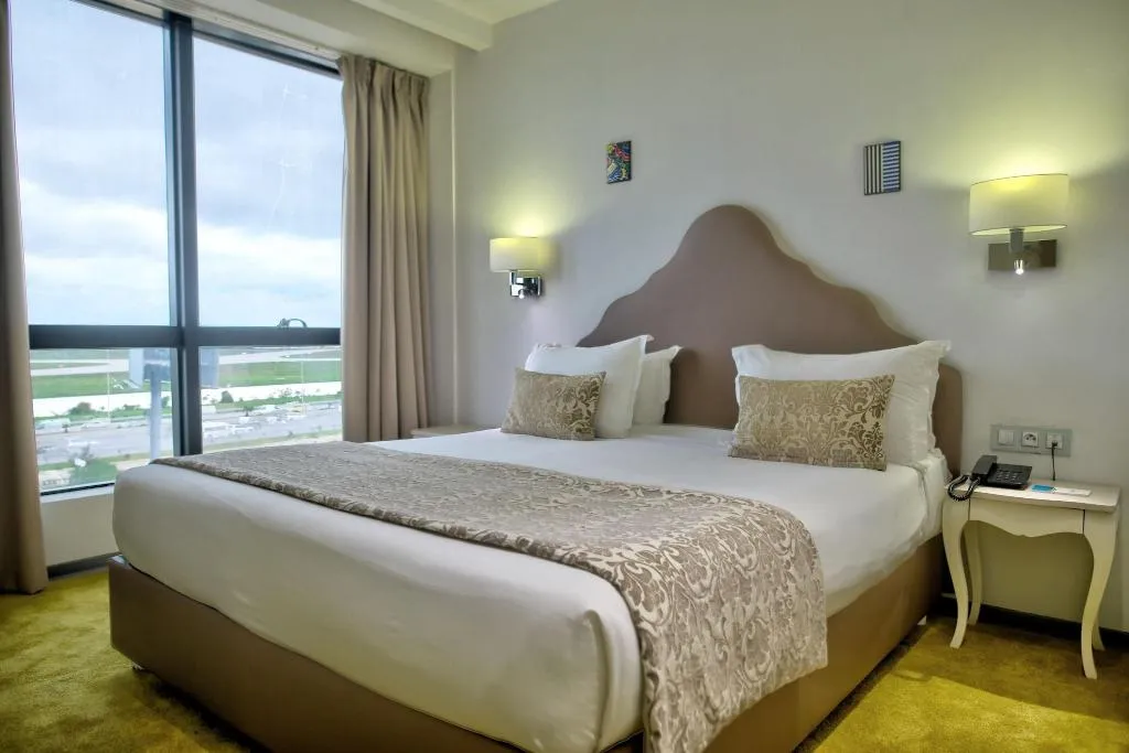 Room, Lac Leman, Tunisia