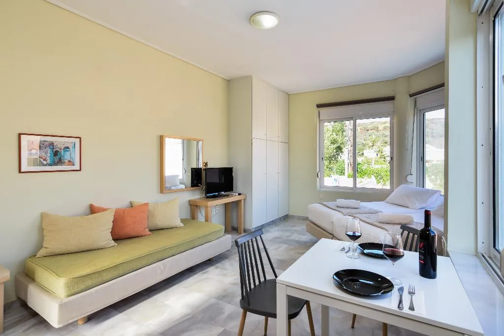 STUDIO POOL VIEW Room, Elma's Dream Apartments, Crete