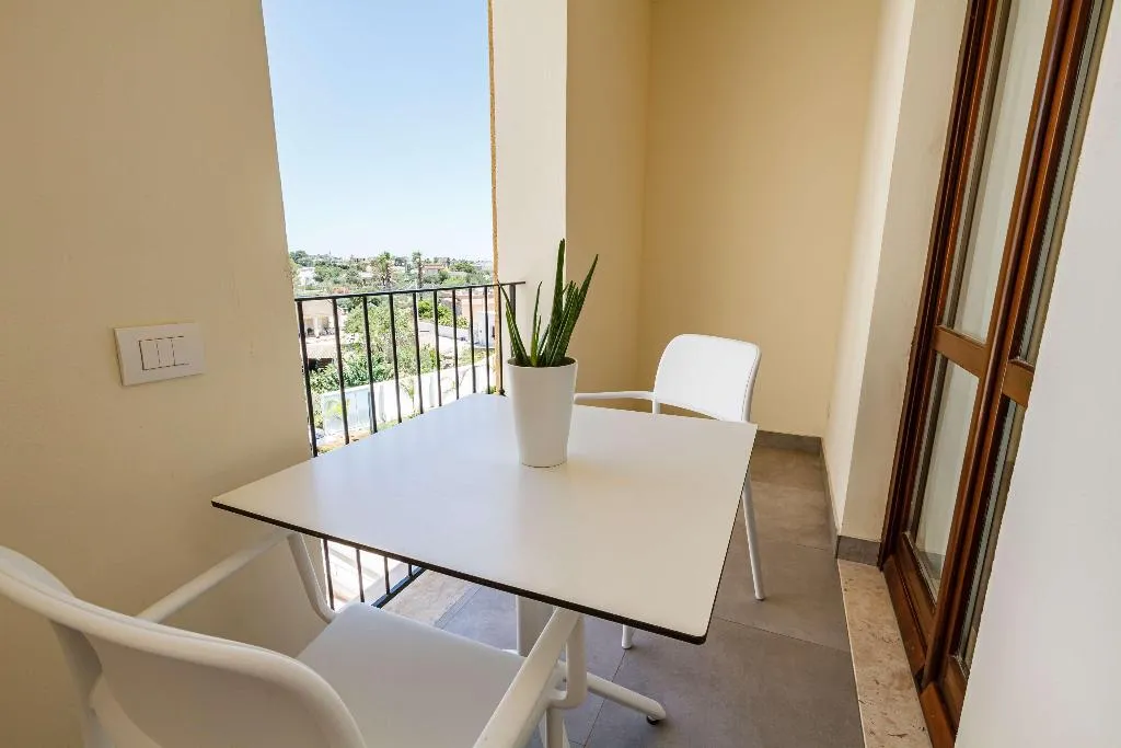 Room, Delle Palme, Palermo