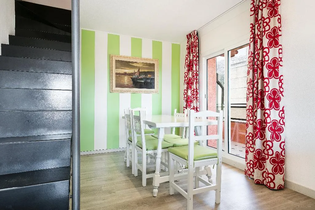 APARTMENT DUPLEX Room, Apartamentos Salles Beach, Costa Brava
