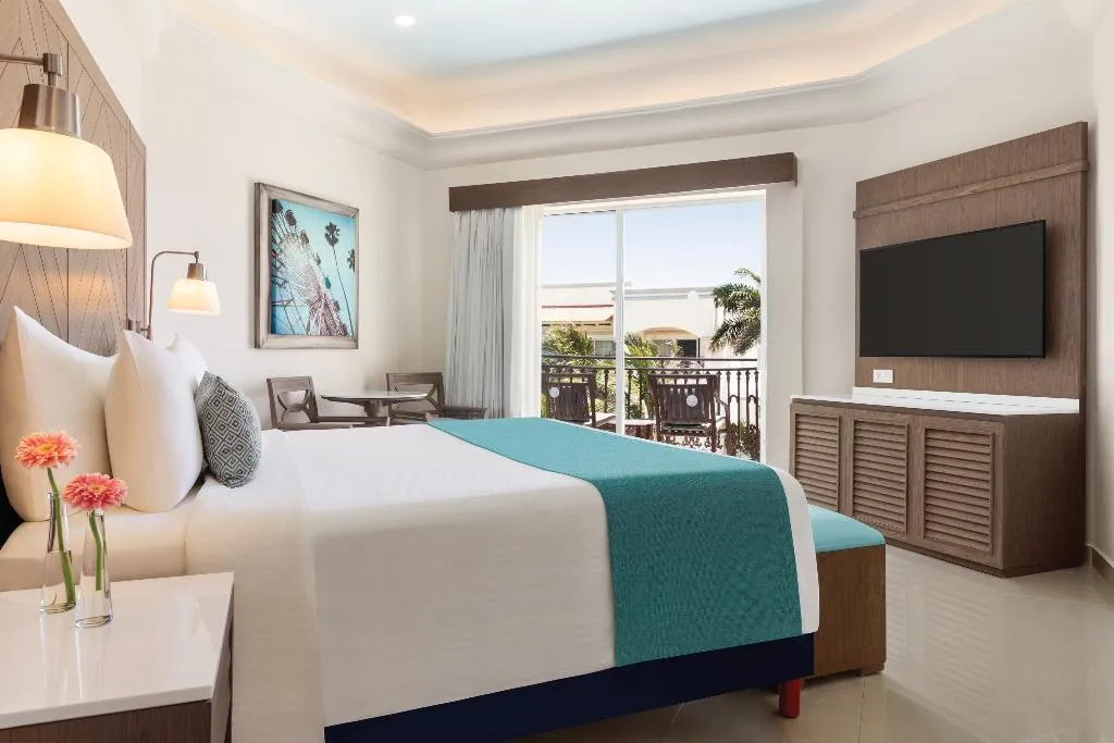 JUNIOR SUITE OCEAN VIEW Room, Wyndham Alltra Playa del Carmen Adults Only All In, Playa Del Carmen