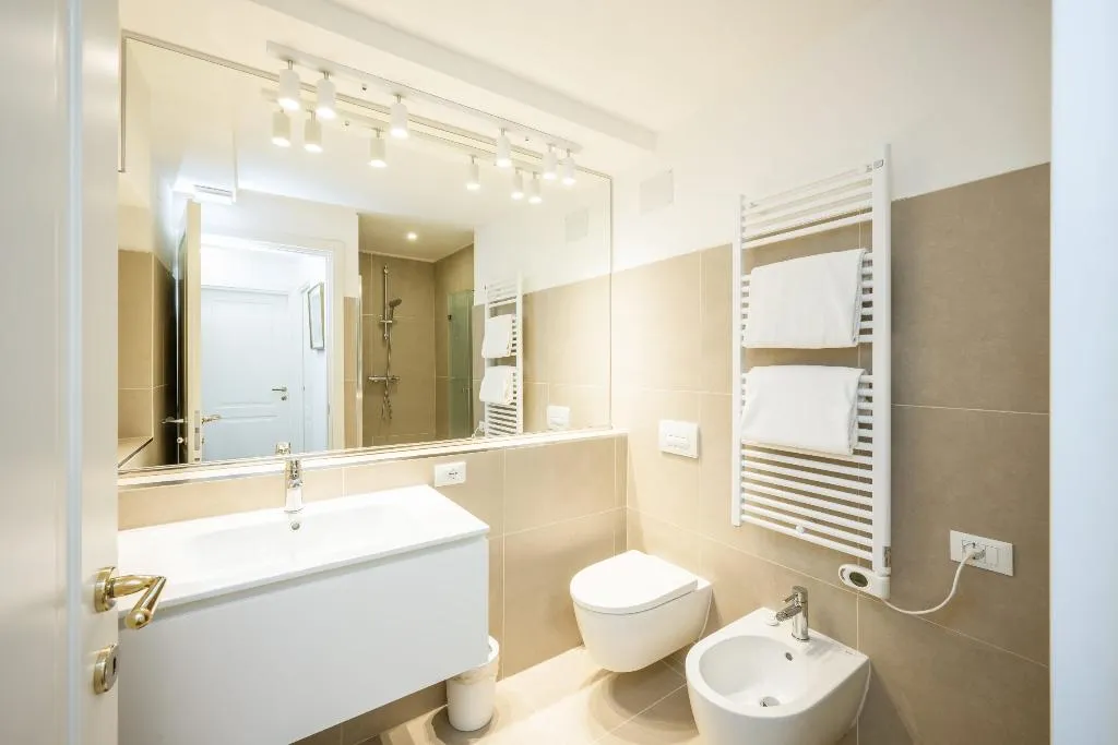 APARTMENT ONE BEDROOM TWO BATHROOMS Room, Palazzo Paruta, Venice