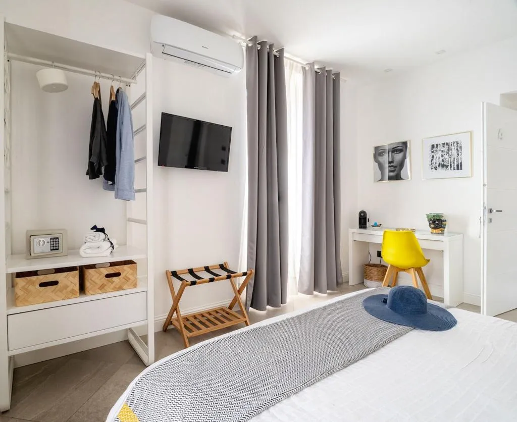 Room, Spigolehouse, Catania