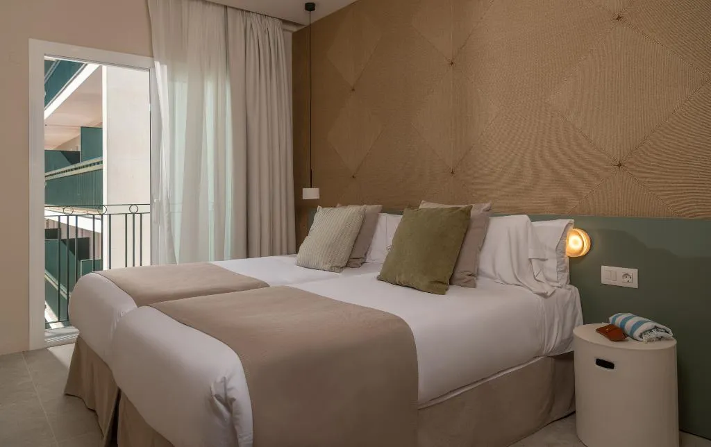 QUADRUPLE SUPERIOR Room, Aqua Hotel Bertran Park**** Adults Recommended, Costa Brava