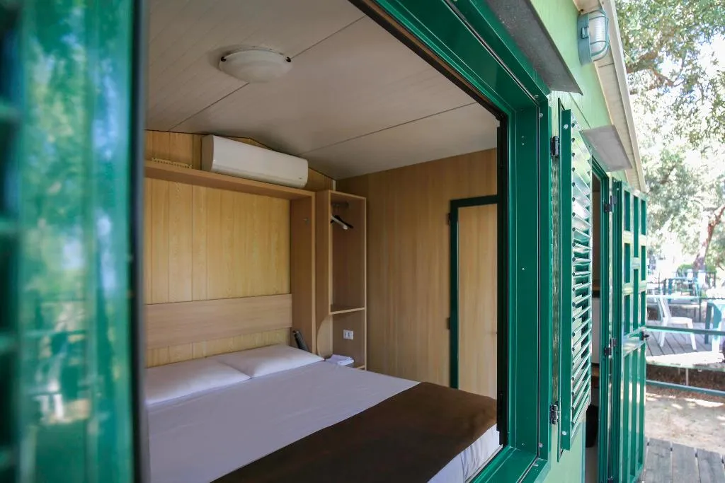 DOUBLE ONE BEDROOM ONE BATHROOM Room, Hostel & Glamping Santa Fortunata, Naples