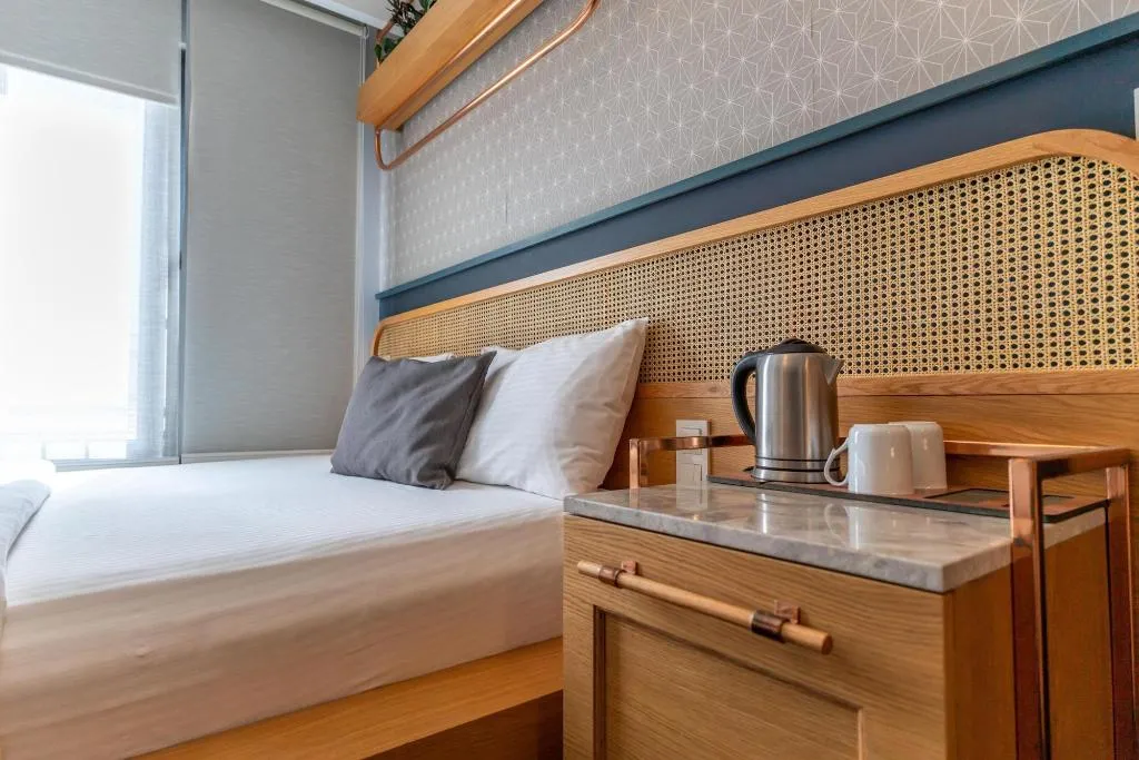 Room, Viva La Vita, Izmir