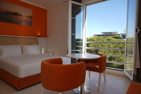 Monaco Hotel, Kavaje