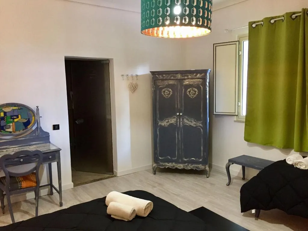 Room, Scilla e Cariddi Bed&Breakfast, Catania