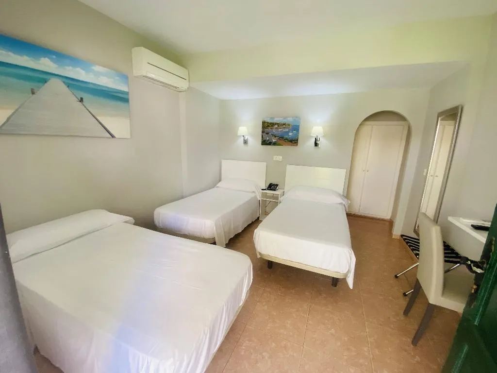 TWIN CAPACITY 3 Room, Hotel Los Jazmines, Costa Del Sol