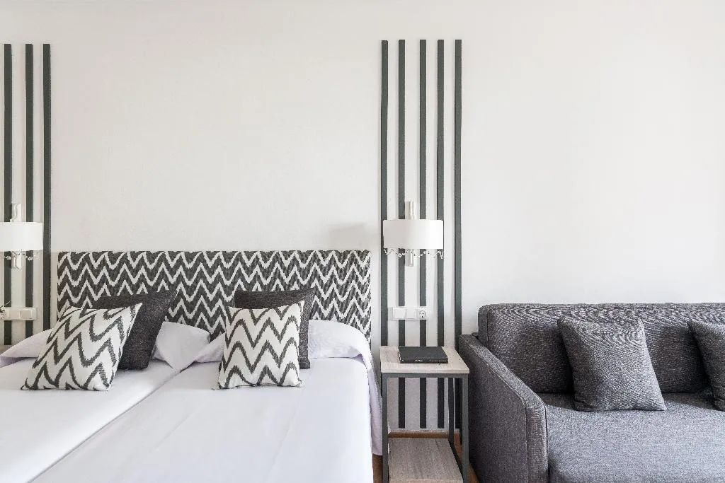 TRIPLE WITH TERRACE Room, Hotel Rosamar, Barcelona