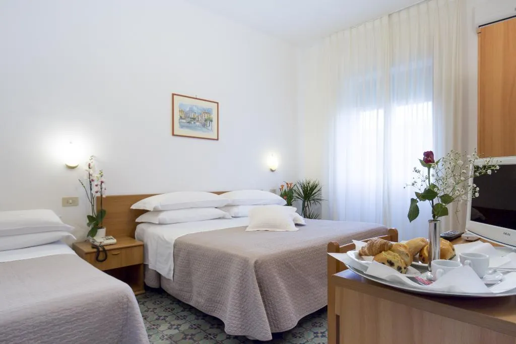 TRIPLE STANDARD Room, Hotel Angelina, Naples