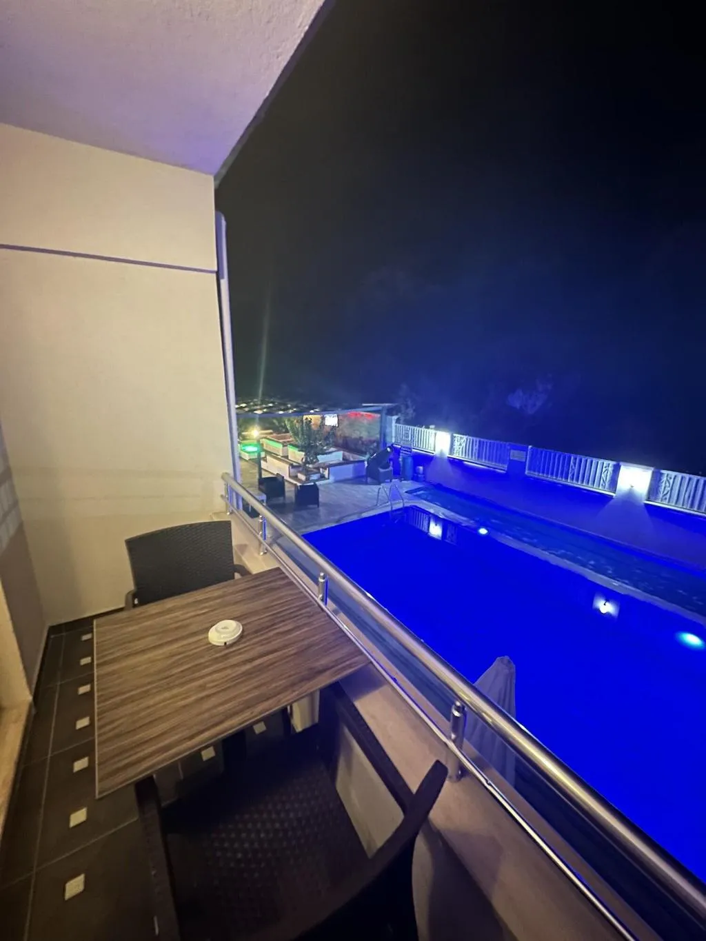 Room, Street61 Studios, Dalaman