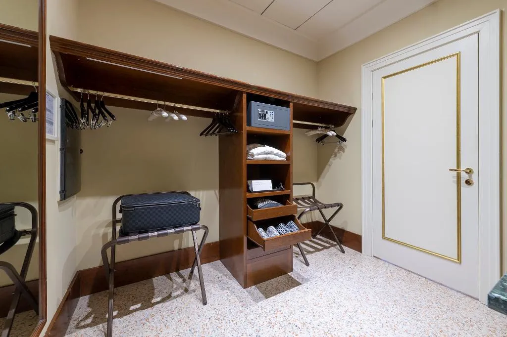 JUNIOR SUITE STANDARD Room, San Clemente Palace, Venice