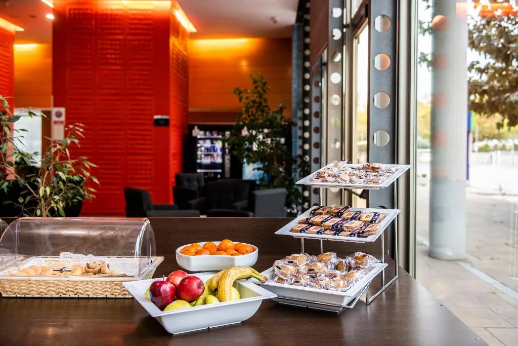 Restaurant, Holiday Inn Express Molins de Rei, Barcelona