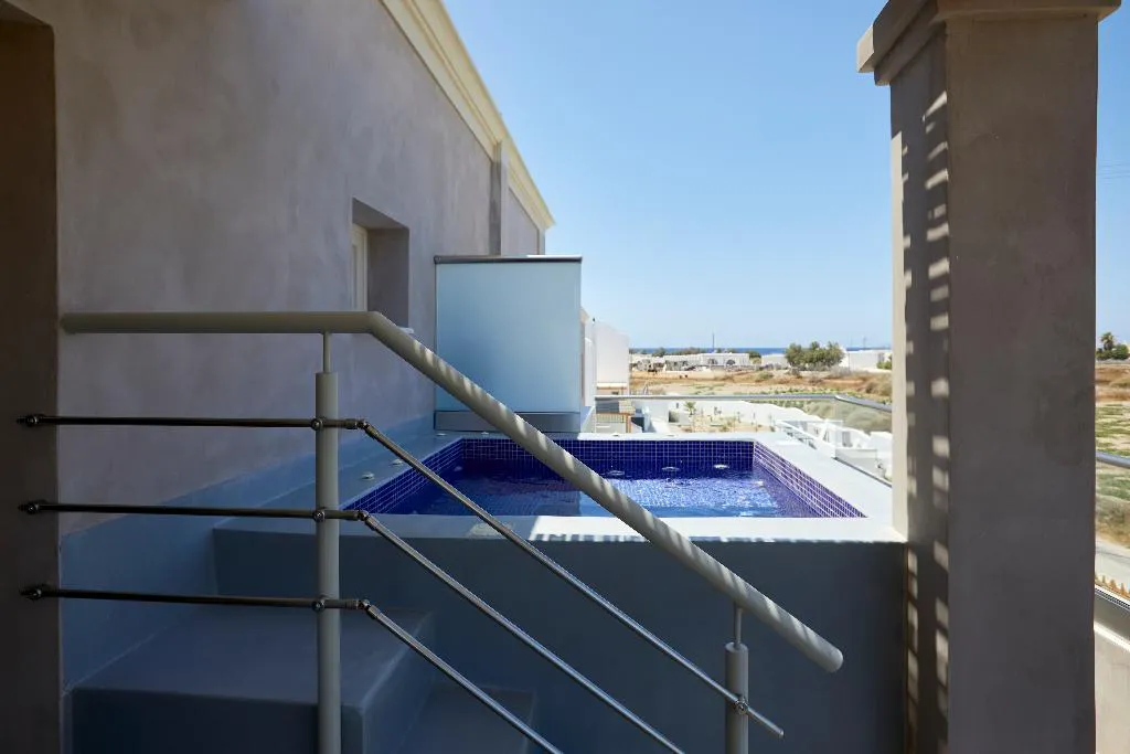 JUNIOR SUITE STANDARD Room, Sea Breeze Santorini Beach Resort, Curio Collectio, Santorini