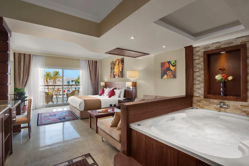 SUITE DELUXE POOL VIEW Room, Sultan Gardens Resort, Red Sea Riviera