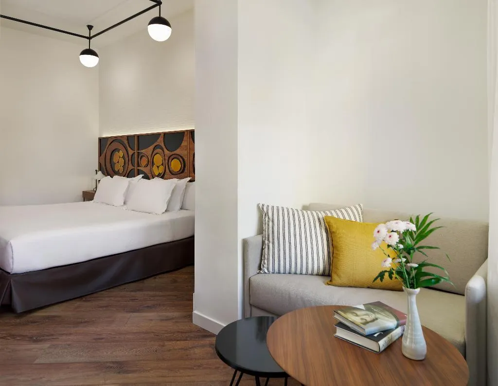 Double or Twin DELUXE ONE BED Room, H10 Metropolitan, Barcelona