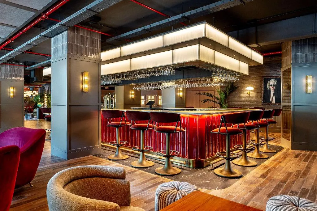 Bar, Radisson RED Madrid, Madrid