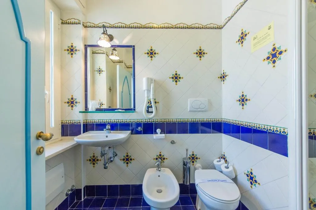 Room, Albergo Riviera, Naples