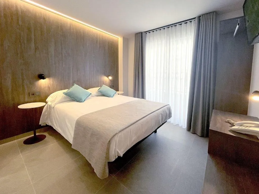 Room, Hostal Quatre Llunes, Costa Blanca