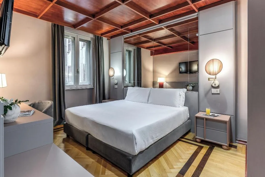 DOUBLE SUPERIOR QUEEN BED Room, Madison, Rome