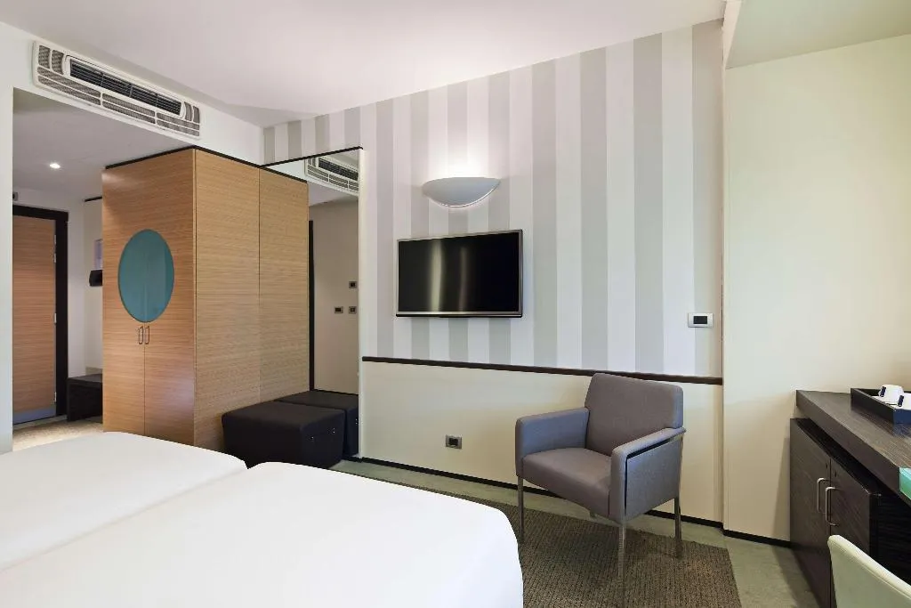 FAMILY ROOM CAPACITY 5 Room, NH Venezia Laguna Palace, Venice
