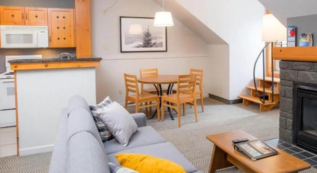 DOUBLE ONE BEDROOM Room, Lodge de la Montagne, Montreal