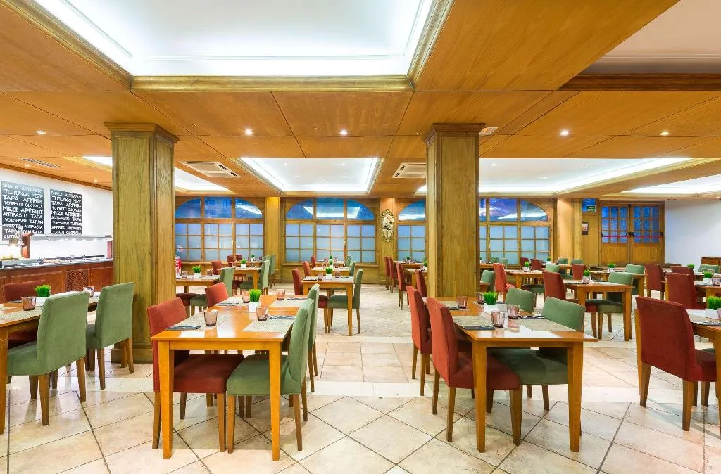 Restaurant, Vielha Val d’Arán Affiliated by Melia, Costa Brava