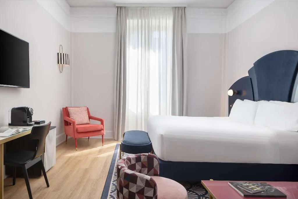 JUNIOR SUITE KING SIZE BED Room, Anglo American Hotel Florence, Curio Collection, Florence