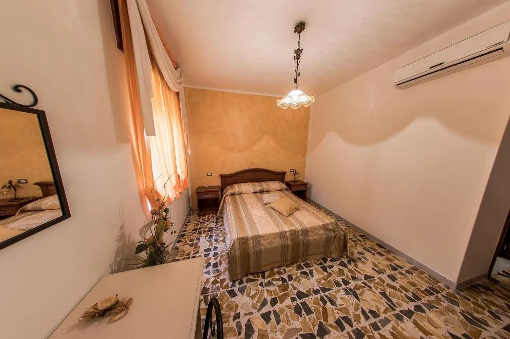 Room, La Mortella, Naples